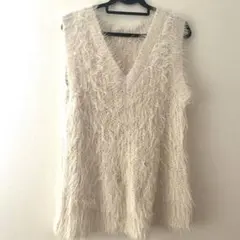 新品未使用タグ付 ゆったり アイボリー Vネック ノースリーブセーター