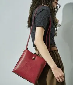 美品⭐︎D.KELLY 3層スクエアショルダーバッグ