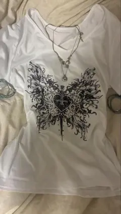 Vネック 半袖Tシャツ バタフライ柄 ホワイト