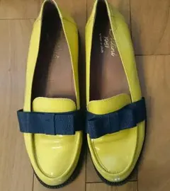 イタリア製ベリーニbelliniローファーイエローエナメル