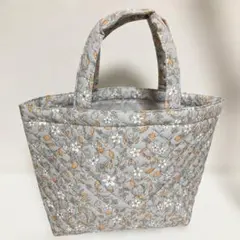 【新品未使用】花柄キルティングトートバッグ 裏地付き 軽量 ミニトート