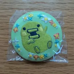 たまごっち 刺繍CANバッジ　くちぱっち