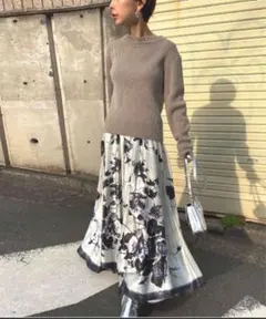 アメリ⭐︎ADELE FLARE INFLATE SKIRTのサムネイル