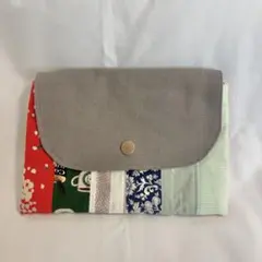 ハンドメイド　ふた付きフラップポーチ　パッチワーク