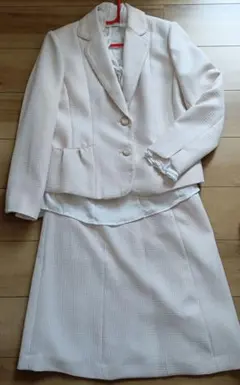 薄いベージュ スーツ・フォーマル セット　フリルブラウス