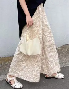 ホワイト ワイドパンツ