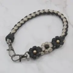 ハンドメイド ハンドストラップ スマホ チャーム パラコード 花x3 HS379