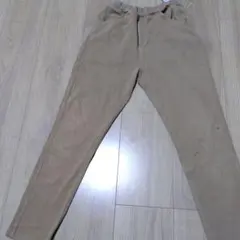 女児茶色の１４０センチズボン　ジーンズ生地ぽい