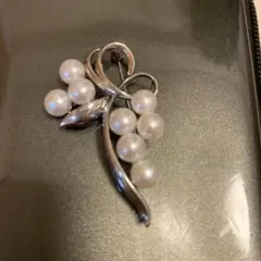 ブローチ　セレモニー