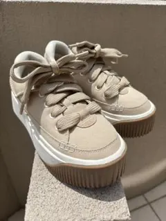 UGG プラットフォームスニーカー ベージュ 厚底スニーカーのサムネイル