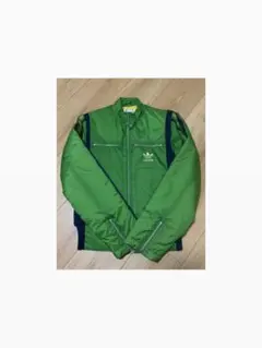 adidas ダウンジャケット