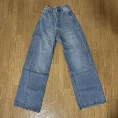 ライトブルーストレートデニムパンツ