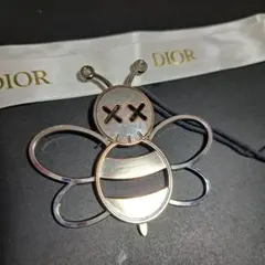KAWS × Dior カウズ ディオール シルバー 香水入れ - メルカリ