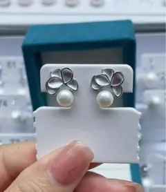 シルバー花デザイン真珠ピアス 6.1mm｜S925ポスト｜フラワーデザイン