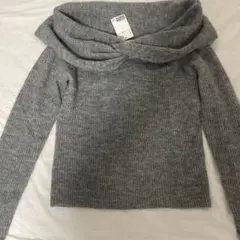 グレー オフショルダー ニットセーター