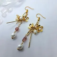 「ハンドメイド」お花チャーム　パール　天然石ピアス　ハンドメイドピアス