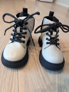 ZARAキッズ　ホワイト 合成皮革 ブーツ