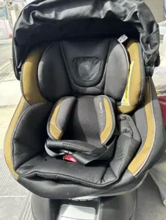 コンビ　Combi チャイルドシート 車　ベビー