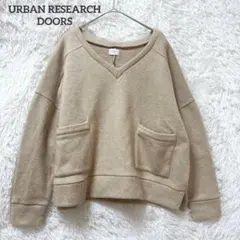 アーバンリサーチドアーズ　ニット　ベージュブラウン　Vネック　長袖　カジュアル