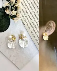 【05】春デザイン　純白のフラワーピアス✴︎結婚式　女子会　上品　キラキラ　パール