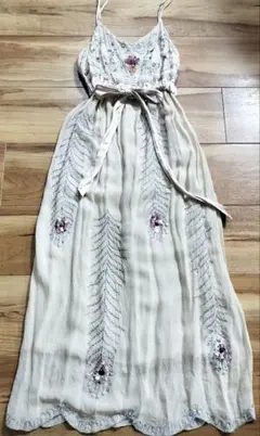 グレースコンチネンタル アラベスク刺繍ロングワンピース ホワイト