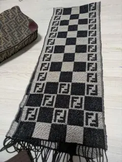 数回使った暖かいFendi チェック柄 マフラー