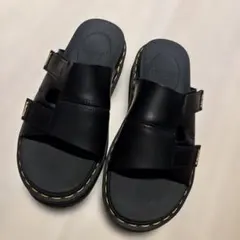 Dr. Martens ブラックレザーサンダルのサムネイル
