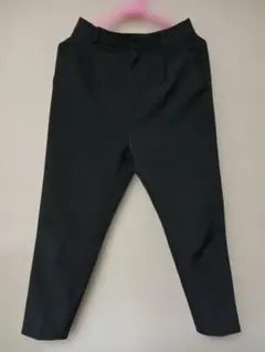 ブラック テーパードパンツ GU