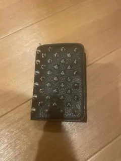 クリスチャンルブタン　スタッズ　三つ折財布のサムネイル