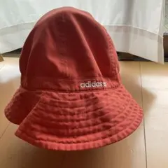 adidas オレンジ バケットハット