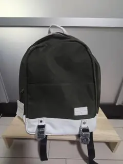 【新品未使用タグ付】タケオキクチオリーブグリーン×ホワイト リュックのサムネイル