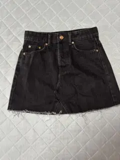 Bershka ベルシュカ　ブラック デニム ミニスカート カットオフ　34のサムネイル