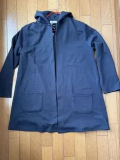 フード付き濃紺長袖コート