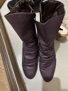 紫色レザー低ヒールブーツ