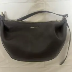 CHARLES & KEITH Caia カイア カーブショルダーバッグのサムネイル