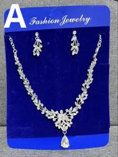 選べる3点セット　ティアラ　ネックレス　イヤリング　ピアス　ブライダル