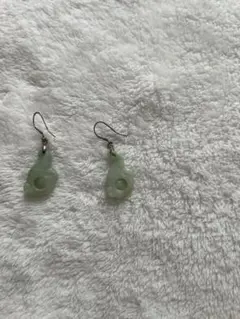翡翠 緑色 ピアス穴あきデザイン