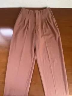 ユニクロ ドレープリラックステーパードアンクルパンツ ブラウン