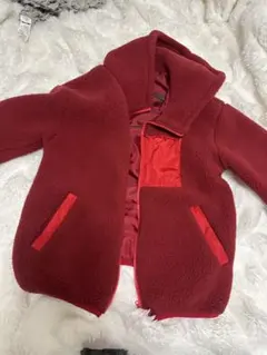 赤いフリースジャケット フード付き