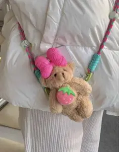 クマのぬいぐるみ付きスマホショルダー