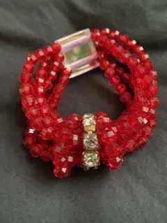 ブレスレット　赤いビーズの多重巻き