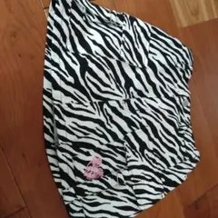 ゼブラ柄スカート ピンク刺繍