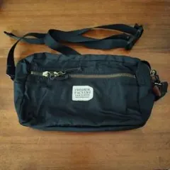 FREDRIK PACKERS ブラック ショルダーバッグ