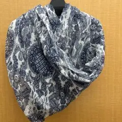 ネイビーとホワイトの花柄インド綿大判ストール