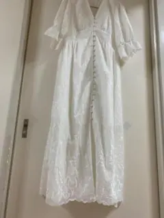 レース刺繍　ロングフレアワンピース　ホワイト　白　綺麗　上品