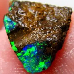 1.85 cts 天然 ボルダーオパール 原石 未研磨 鉱物標本