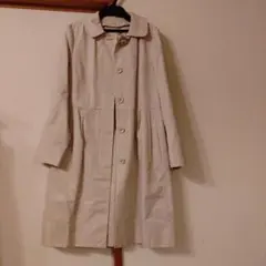 【組曲】美品ベージュ くるみボタン付き 2wayスプリングコート