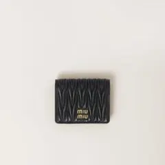 MIU MIU マテラッセレザー 折り財布　ブラック　付属品ありのサムネイル