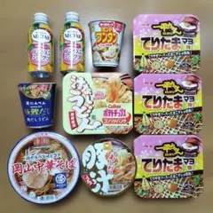 カップ麺とカップワンタンと飲料のセットのサムネイル