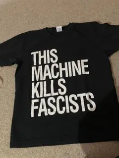THIS MACHINE KILLS FASCISTS Tシャツ
